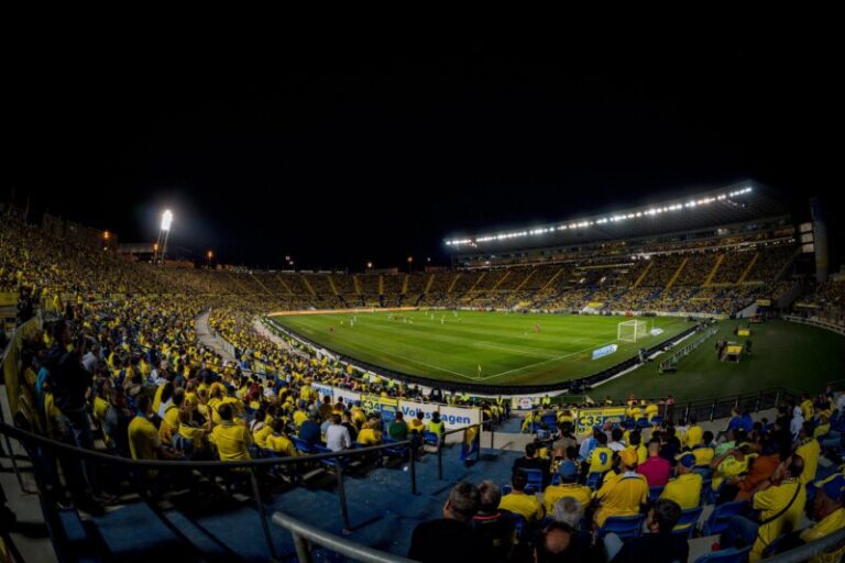 La UD Las Palmas registra 1.591 renovaciones de abonos en el primer día de campaña