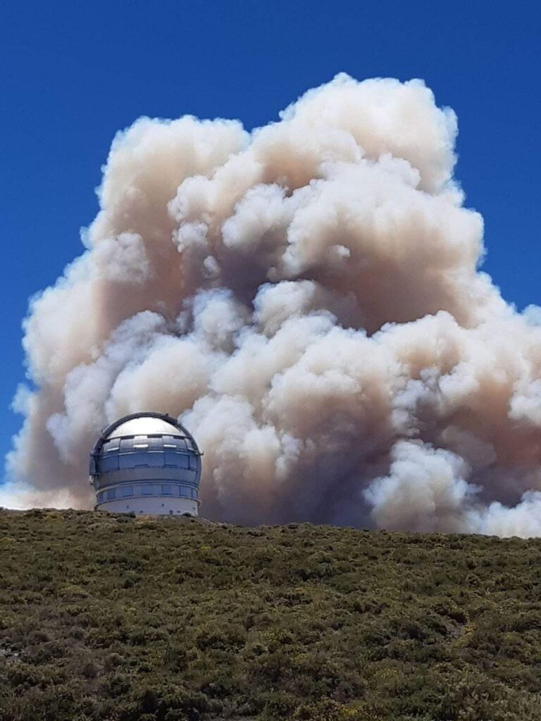 El IAC desaloja el Observatorio del Roque de los Muchachos por el incendio
