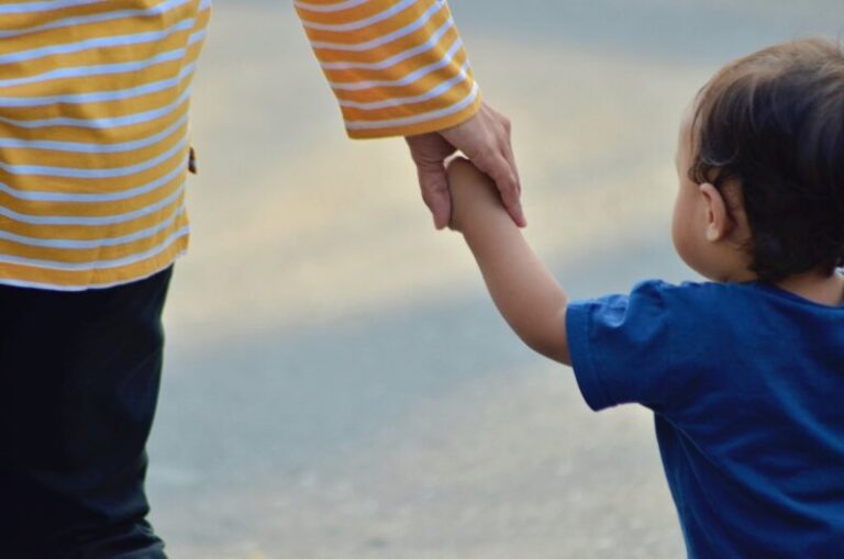 El Gobierno llega a un acuerdo para retribuir dos semanas del permiso parental