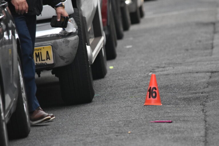 Cuatro muertos y dos heridos en un tiroteo en Filadelfia en EEUU