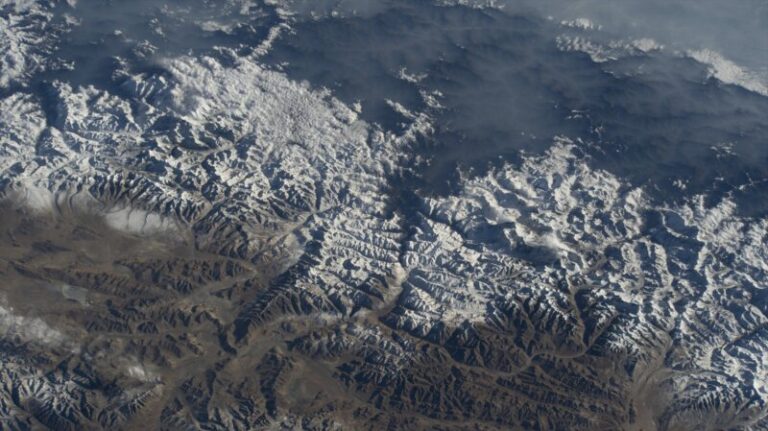 Mueren cinco turistas mexicanos al estrellarse un helicóptero en el Everest nepalí