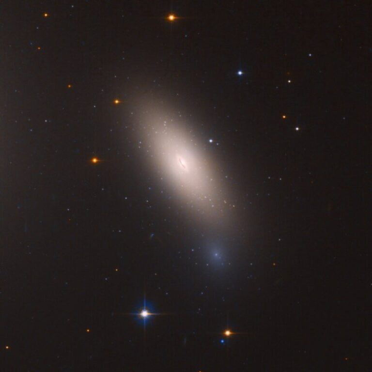El IAC ayuda a descubrir una galaxia masiva sin materia oscura