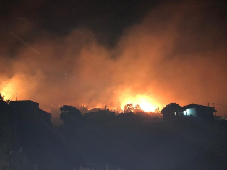 Continúa sin control el incendio forestal de La Palma