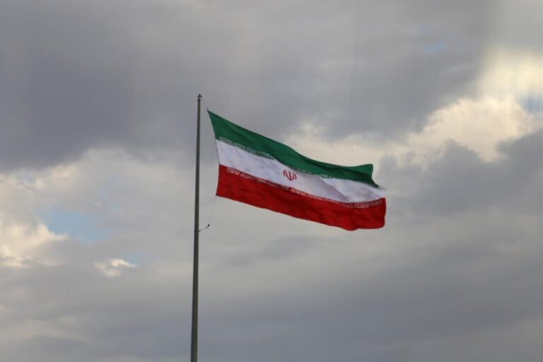 Irán ejecuta a los dos acusados por el atentado contra la mezquita de Shah Cheragh, que dejó 13 muertos