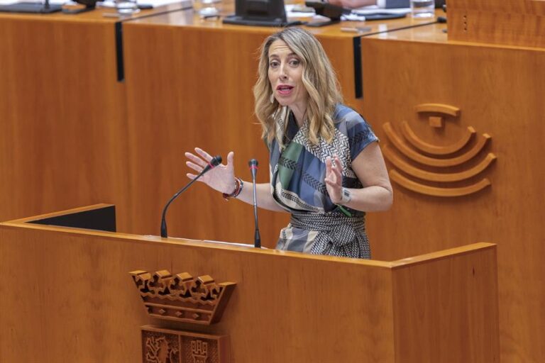 María Guardiola (PP), primera presidenta de Extremadura con el apoyo de Vox