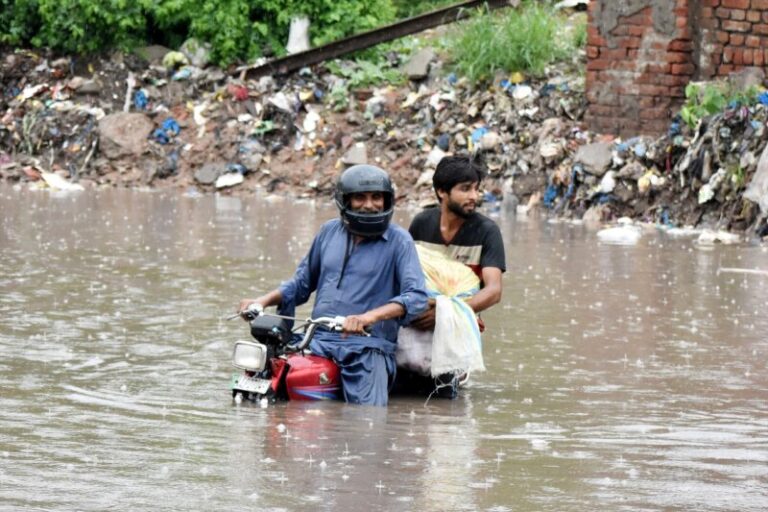 150 muertos por lluvias torrenciales en Pakistán