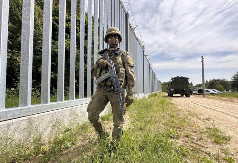 Polonia anuncia el envío de 500 policías adicionales a la frontera con Bielorrusia