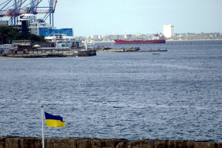 Ucrania denuncia un ataque ruso con drones contra una terminal de granos del puerto de Odesa