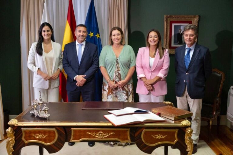 Toman posesión de su acta los diputados que sustituyen a los nuevos consejeros del Gobierno