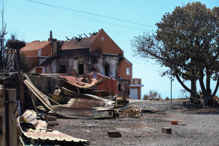 Los daños que deja el incendio de La Palma en imágenes