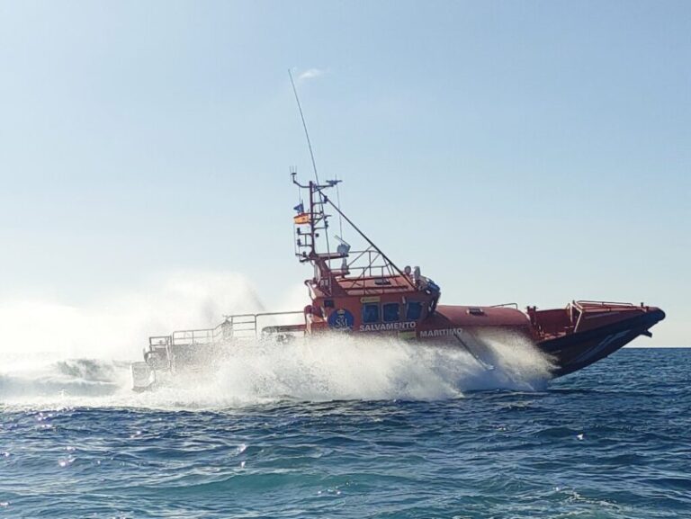 Un muerto entre las 191 personas que han llegado en un cayuco a Tenerife