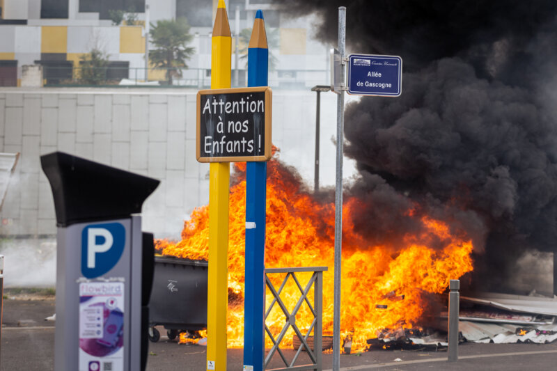 719 detenidos en Francia en la quinta noche de protestas