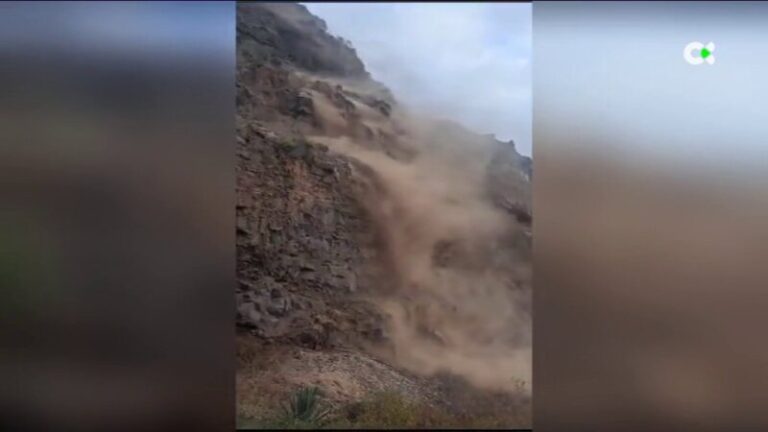 Nuevos desprendimientos en la playa de San Marcos, en Tenerife