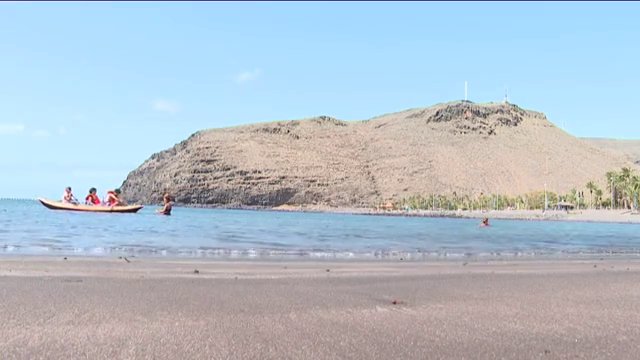 Voluntarios de La Gomera colaboran en la limpieza de playas