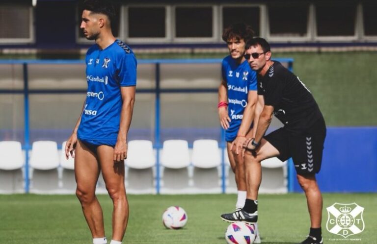 El Tenerife arranca una nueva temporada ante el Oviedo de Cervera