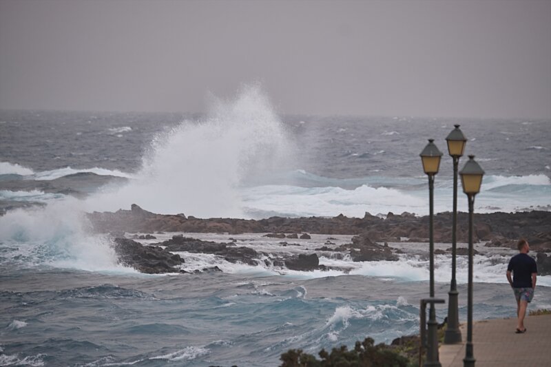 Emergencias pone fin a la alerta por fenómenos costeros en Canarias