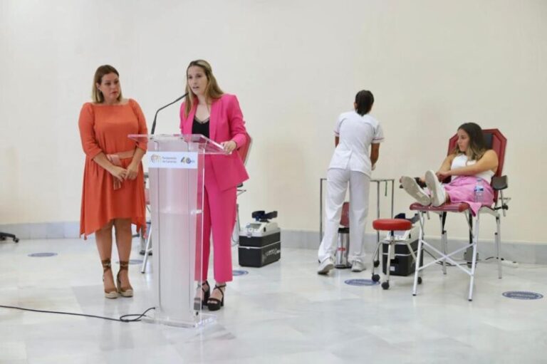 El ICHH y el Parlamento de Canarias presentan su tradicional campaña estival de donación de sangre