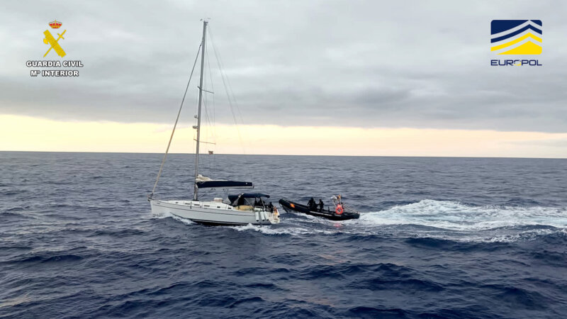 Velero droga. Guardia Civil