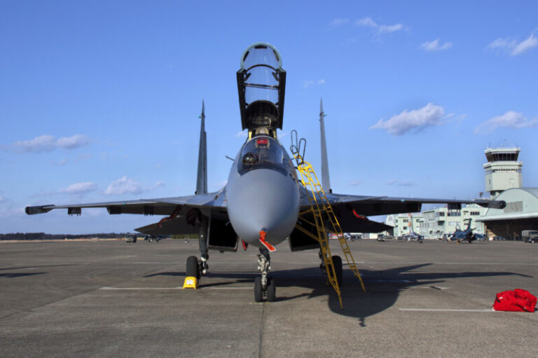Muere la tripulación de un Su-30 ruso al estrellarse el avión durante un vuelo de entrenamiento