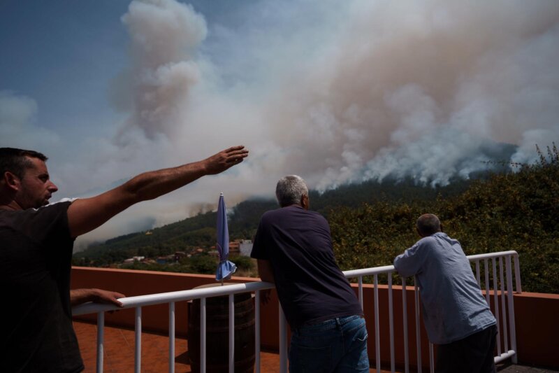 El fuego impide acceder a la avería del Canal de Aguamansa