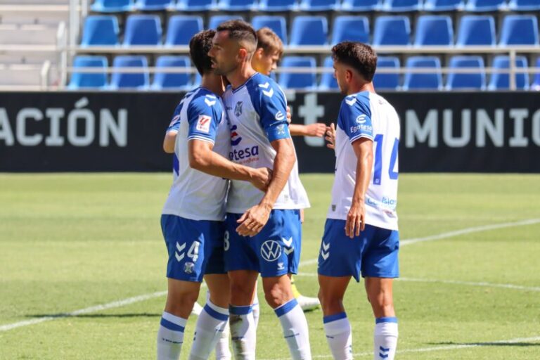 (2-0) El CD Tenerife gana al Villarreal B en el Trofeo Teide
