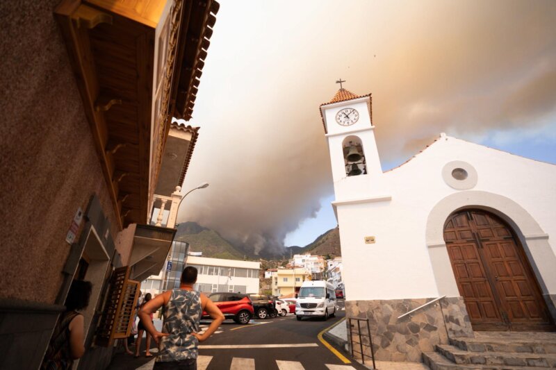 Incendio forestal Arafo y Candelaria (Tenerife)