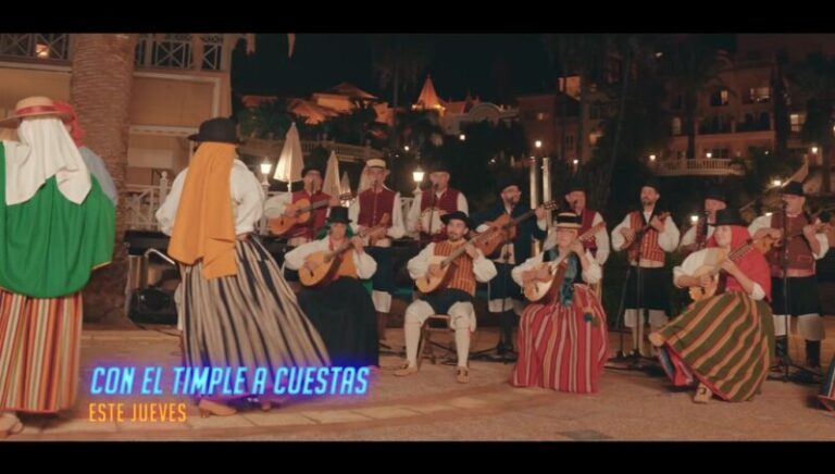 ‘Con el timple a cuestas’ profundiza en la vestimenta tradicional canaria