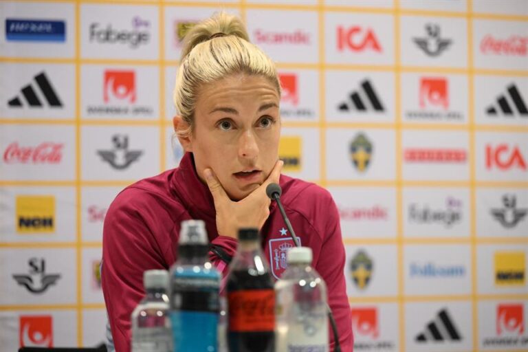 La selección juega en Suecia tras los días más convulsos del fútbol femenino