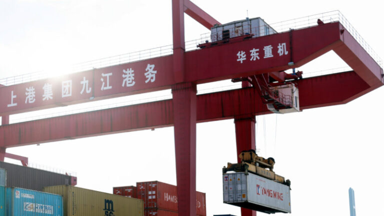 La actividad manufacturera china volvió en agosto a terreno positivo, según el PMI de Caixin