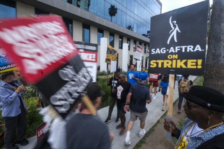 El sindicato de guionistas y los estudios de Hollywood llegan a un “excepcional” acuerdo provisional