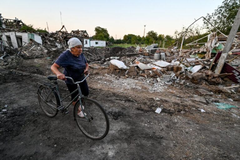 Muere una persona en un ataque de Rusia contra un edificio administrativo en Krivói Rog, en Ucrania