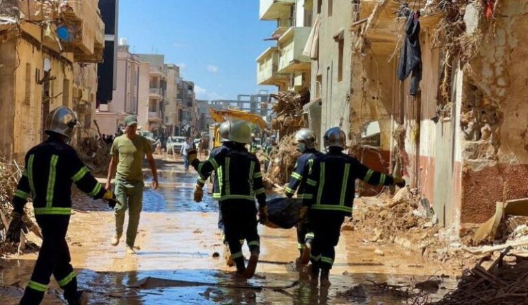 Los muertos por las inundaciones en Derna, Libia, podrían ascender a 20.000, según el alcalde de la ciudad
