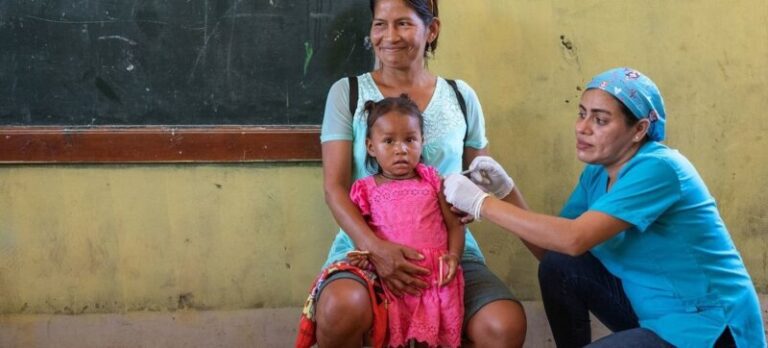 La ONU afirma que los países ricos violan los Derechos Humanos al no renunciar a derechos de la vacuna de la COVID-19