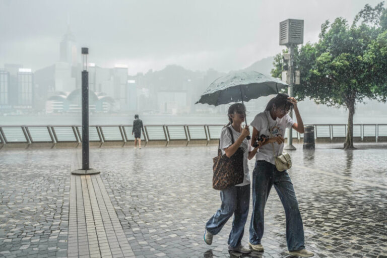 Más de un centenar de heridos por las mayores lluvias registradas en la historia de Hong Kong