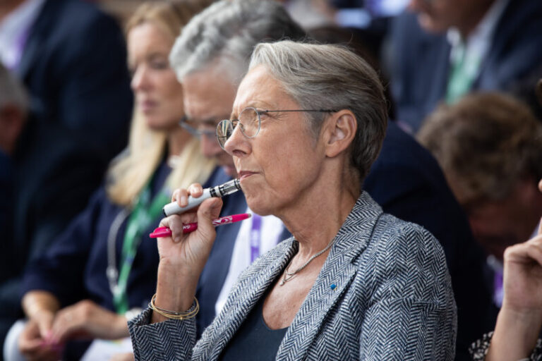 El Gobierno francés niega «estigmatizar» a la comunidad musulmana prohibiendo la abaya