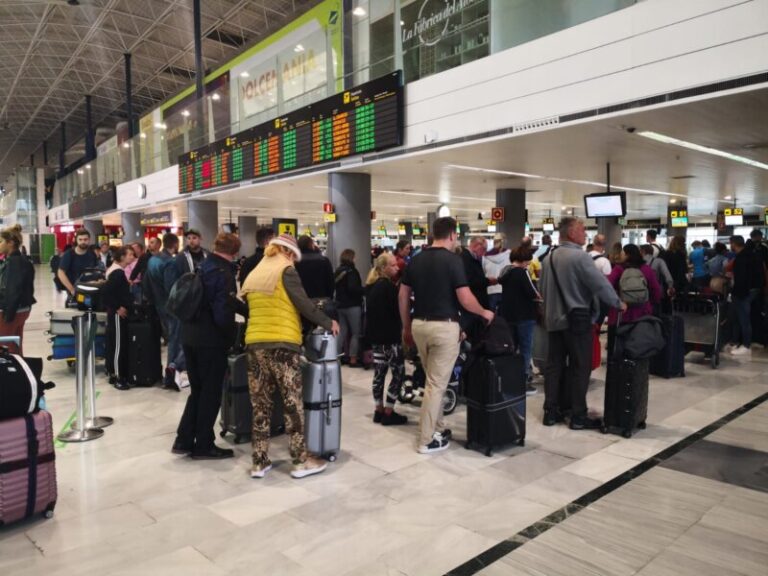 Jornada intensa en puertos y aeropuertos por la llegada de septiembre