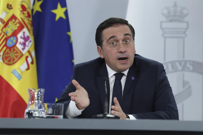 Albares convoca a embajadores e instituciones iberoamericanas tras la elección de España para la Cumbre de 2026