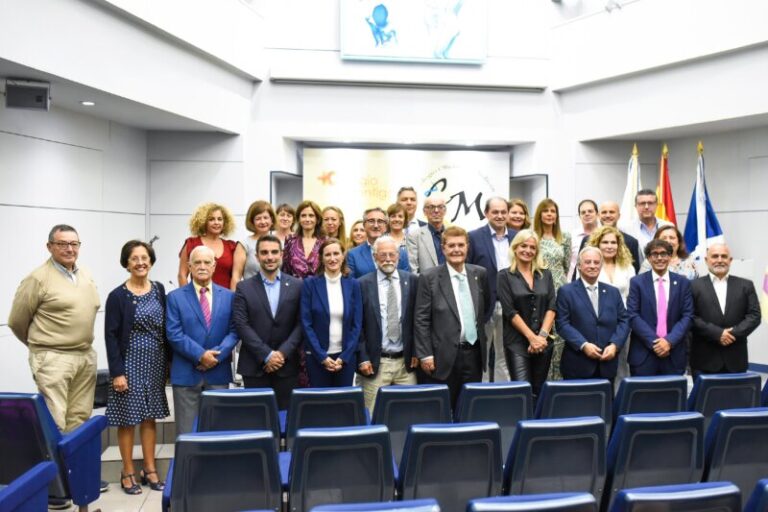 El Colegio de Médicos de Santa Cruz de Tenerife homenajea a profesionales