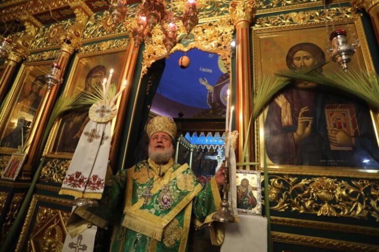 17 palestinos muertos por un bombardeo de Israel contra una iglesia ortodoxa en Gaza