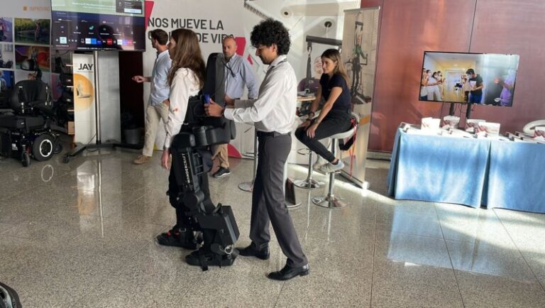 El exoesqueleto Atlante X estará operativo en el Hospital Insular de Gran Canaria en noviembre