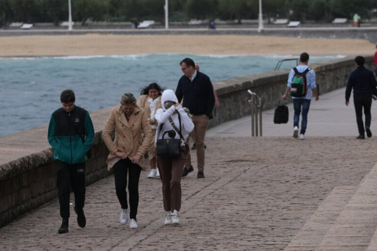 Toda España, menos País Vasco, Asturias, Canarias y Melilla, en riesgo por lluvias, vientos u oleaje