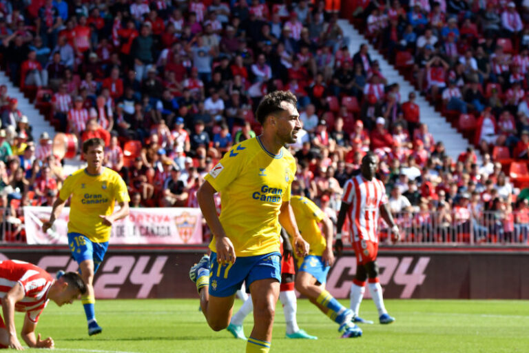 1-2. Las Palmas ahonda en la crisis de un débil Almería