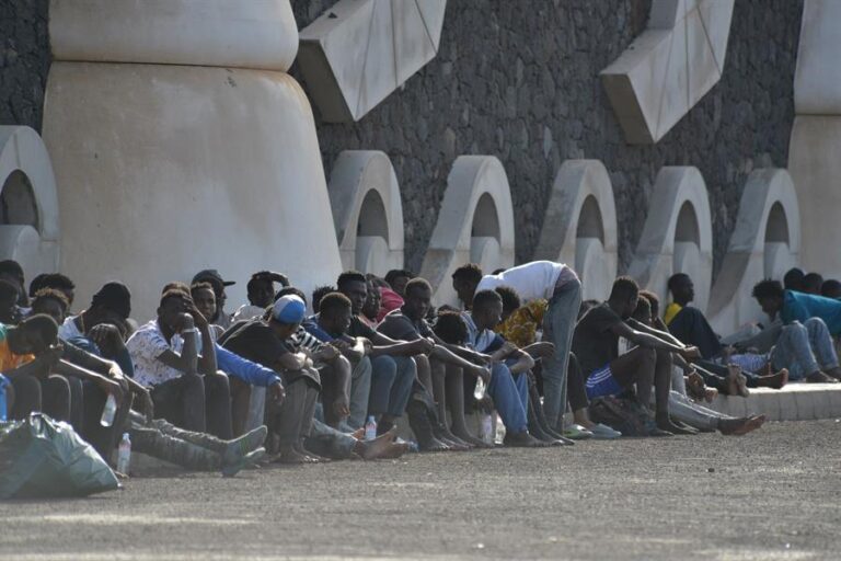 Rescatan una nueva patera con 57 migrantes a 9 kilómetros de El Hierro