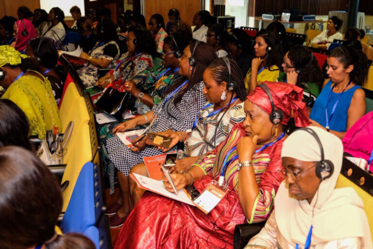 “Canarias tiene que mejorar la presencia de mujeres en profesiones portuarias”