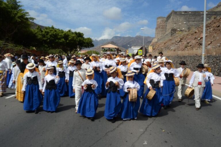 San Sebastián de La Gomera rinde culto a las tradiciones con el Festival 8 Islas y la Romería de la Virgen de Guadalupe
