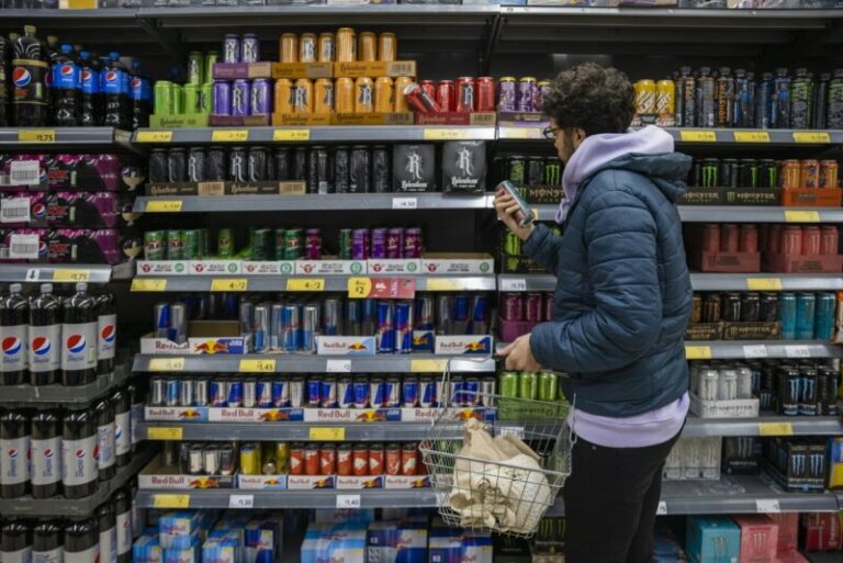 Siete comunidades se plantean regular la venta de bebidas energéticas a menores