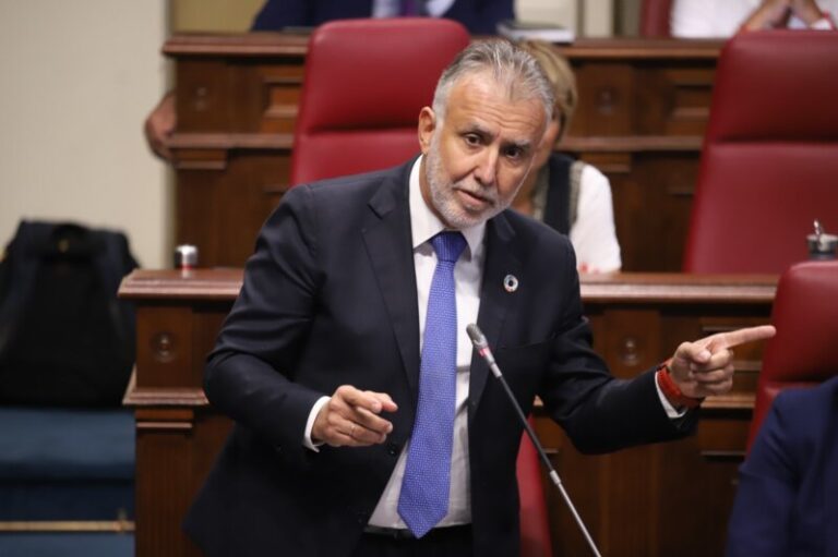Torres contra Ayuso: “Comparar a los inmigrantes con fardos no es una respuesta humanitaria”