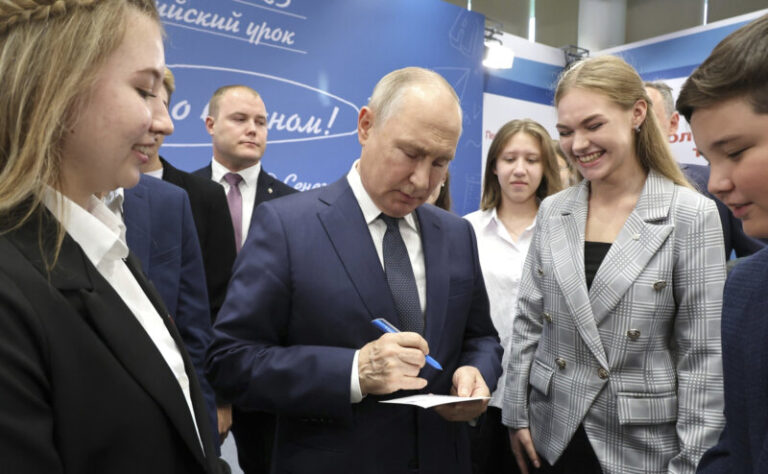 Reino Unido confirma censura de información en en Rusia sobre la guerra en Ucrania