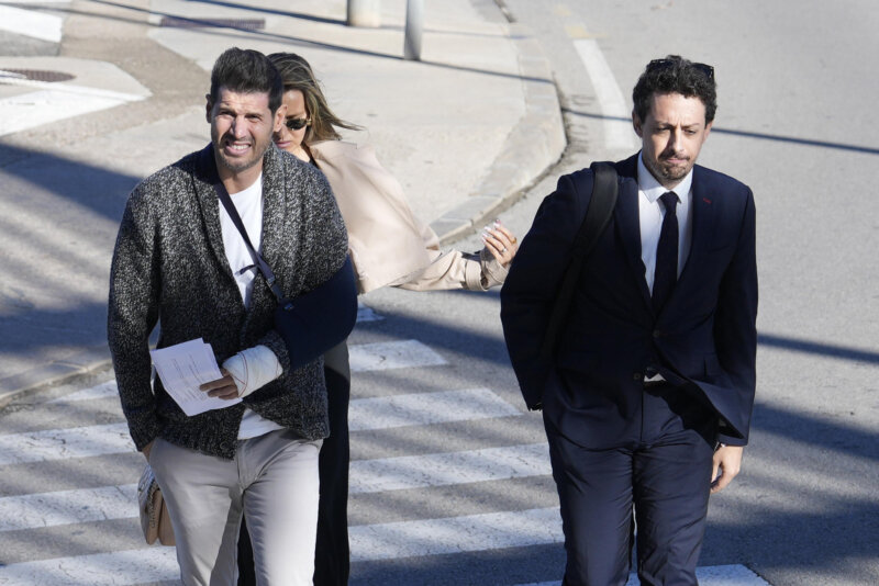Albert Luque, a su llegada a los juzgados de Terrassa donde ha declarado como investigado por el beso no consentido de Rubiales a Jenni Hermoso