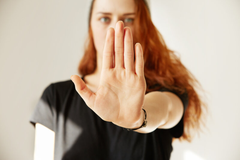 La violencia estética se ejerce principalmente sobre las mujeres. Imagen de recurso Freepik